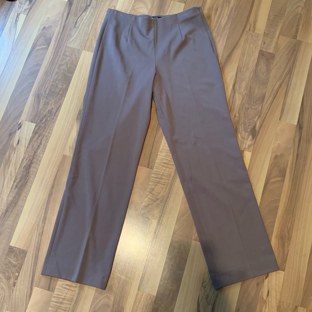 Nic & Zoe gorgeous dark taupe pants in new condition -Size 8